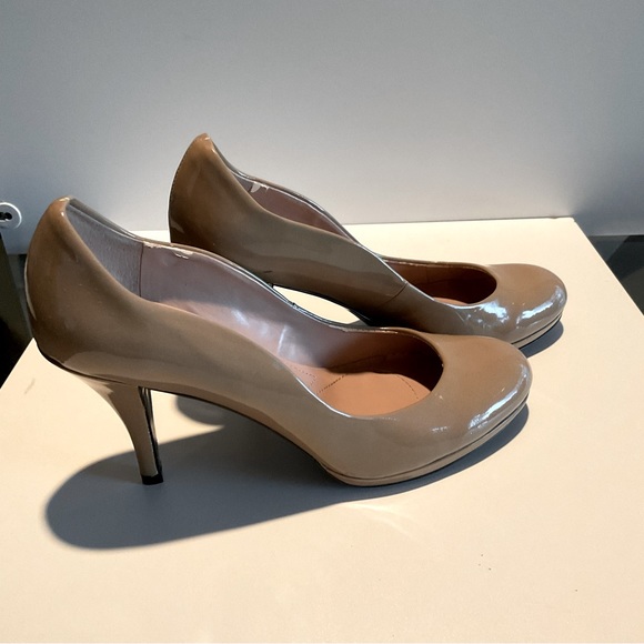 🇺🇸 TAHARI Tan Pumps / Heels, Size 9 - Picture 3 of 8
